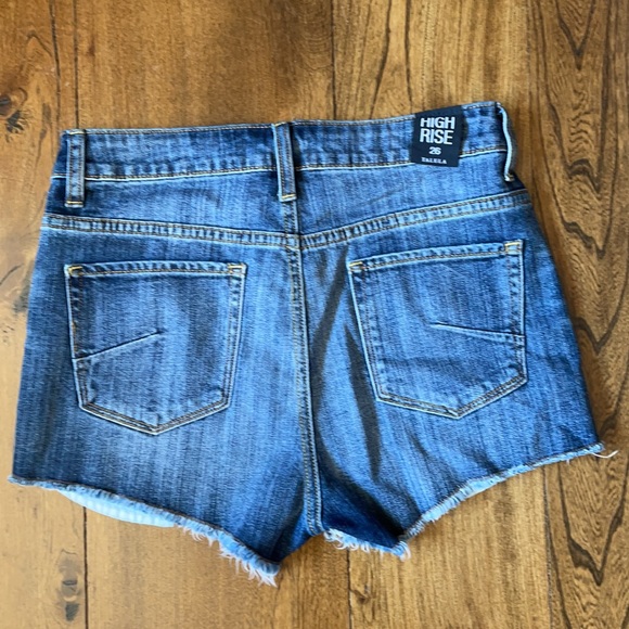 Talula brand new high rise jean shorts. Size 26 - Picture 3 of 3